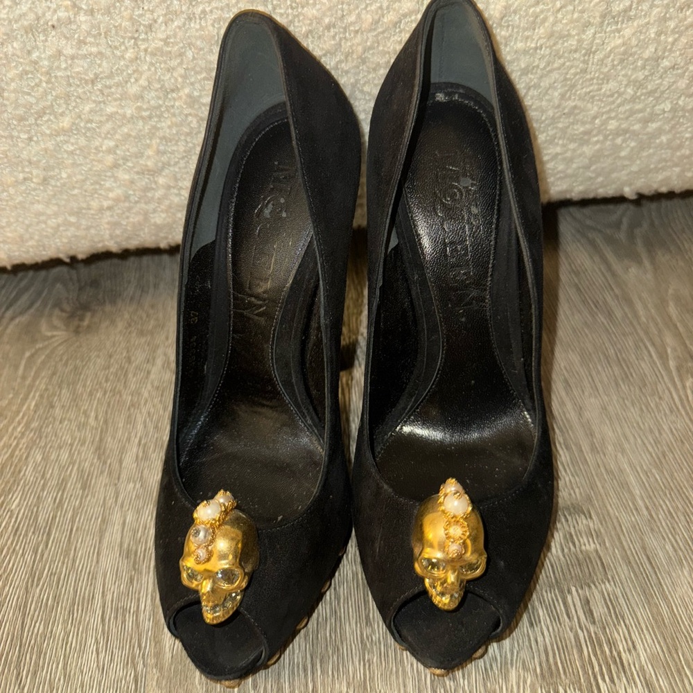 Alexander McQueen Black and Gold Stiletto Skull Heels